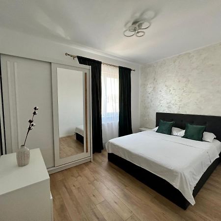 Central Riverfront Apartment Bucureşti Eksteriør bilde